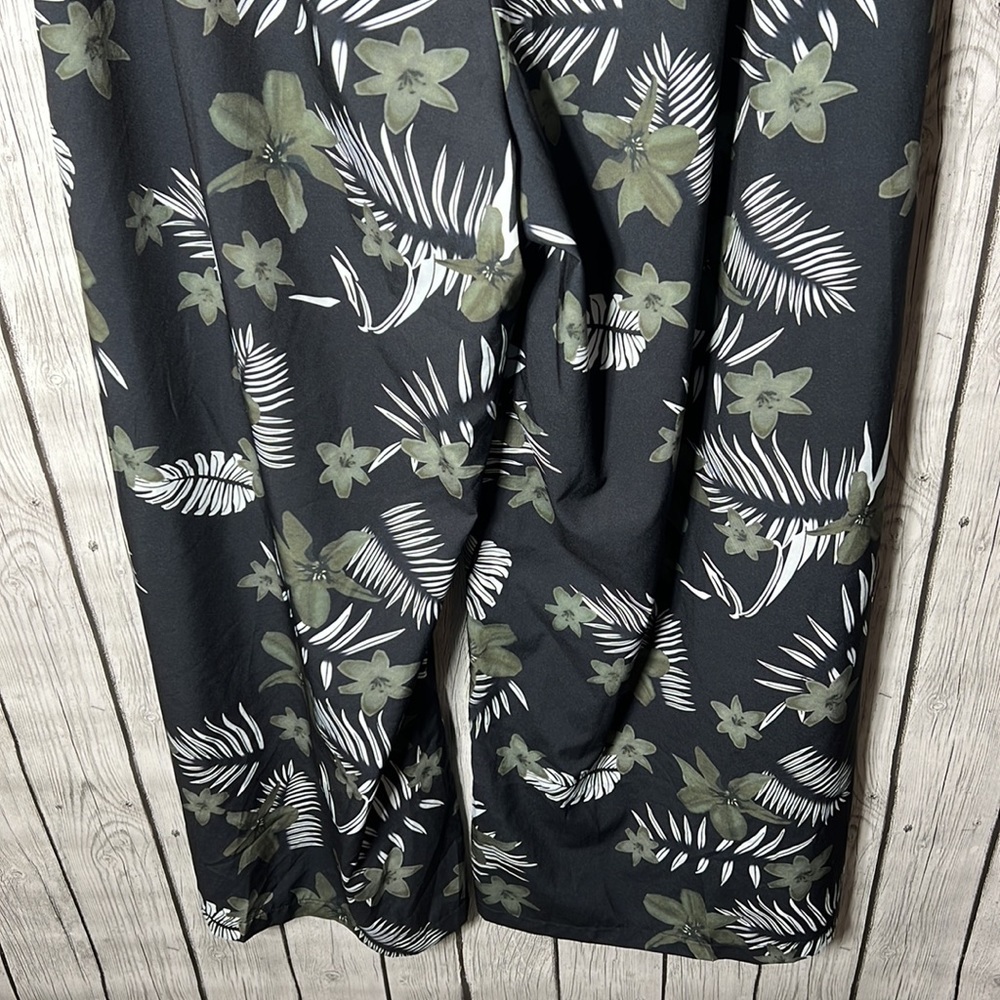 Shein Mulvari Plus Solid Crop Top & Tropical Prin… - image 7